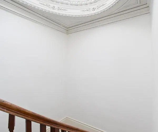 Fine Art Center شقة